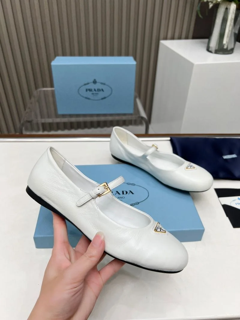 Prada Low Shoes Unisex 34796