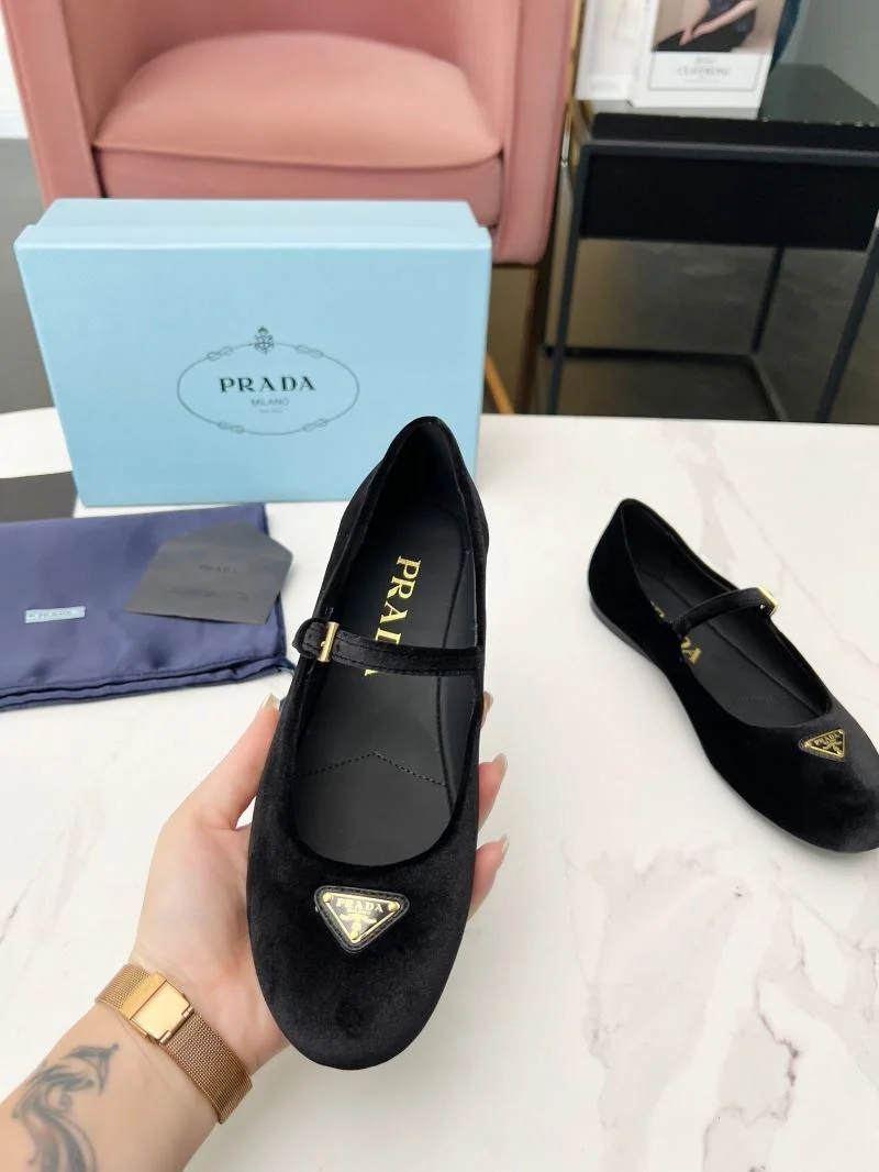 Prada Low Shoes WaterResistant 34776