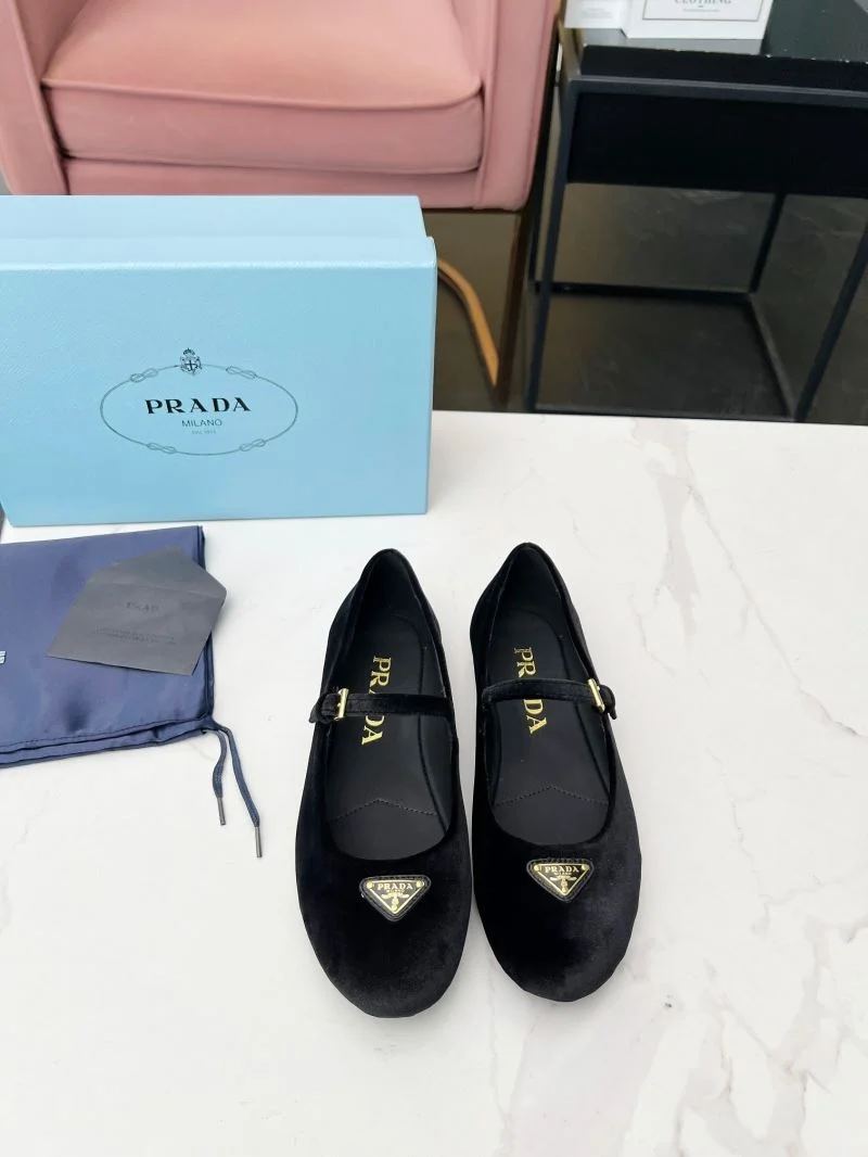 Prada Low Shoes WaterResistant 34776