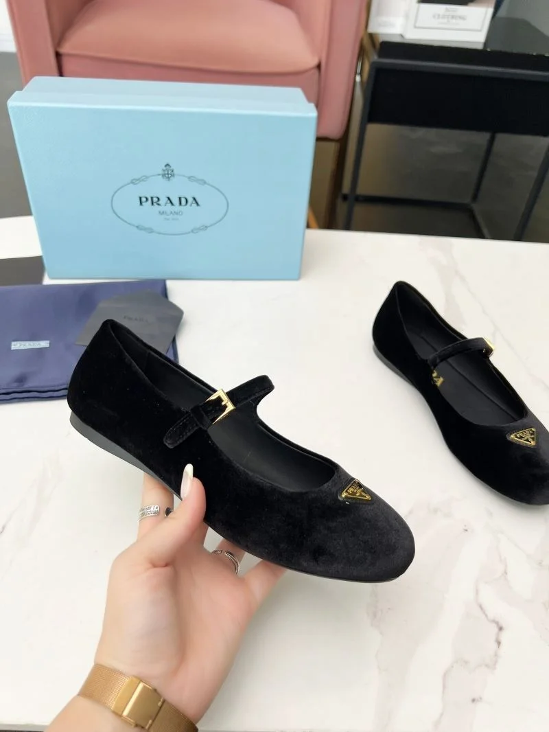 Prada Low Shoes WaterResistant 34776
