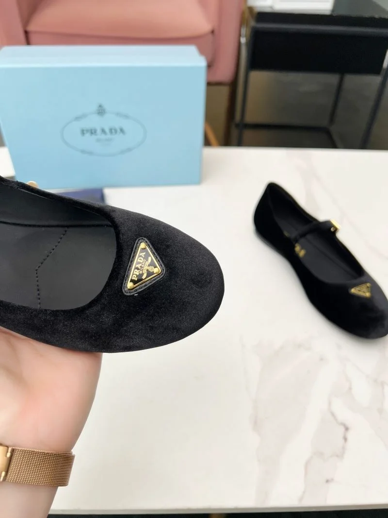 Prada Low Shoes WaterResistant 34776