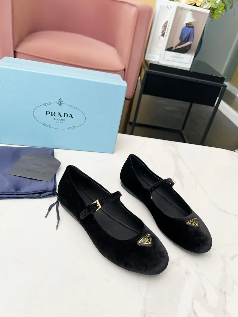 Prada Low Shoes WaterResistant 34776