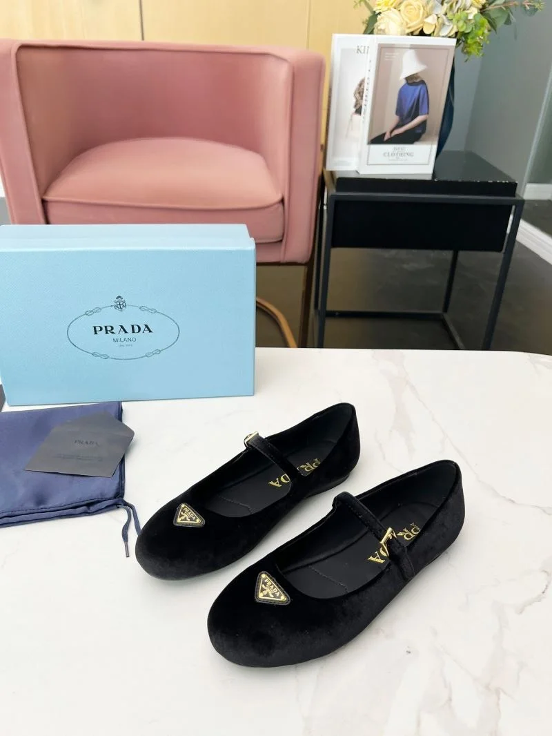 Prada Low Shoes WaterResistant 34776