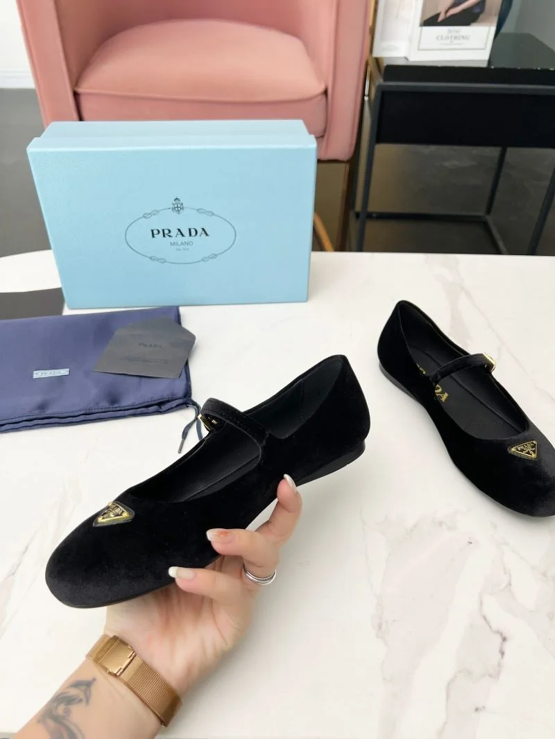 Prada Low Shoes WaterResistant 34776