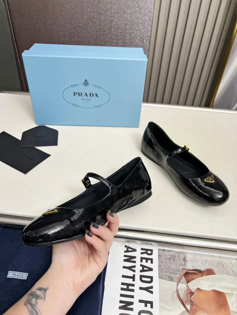 Neat Prada Low Shoes 34775