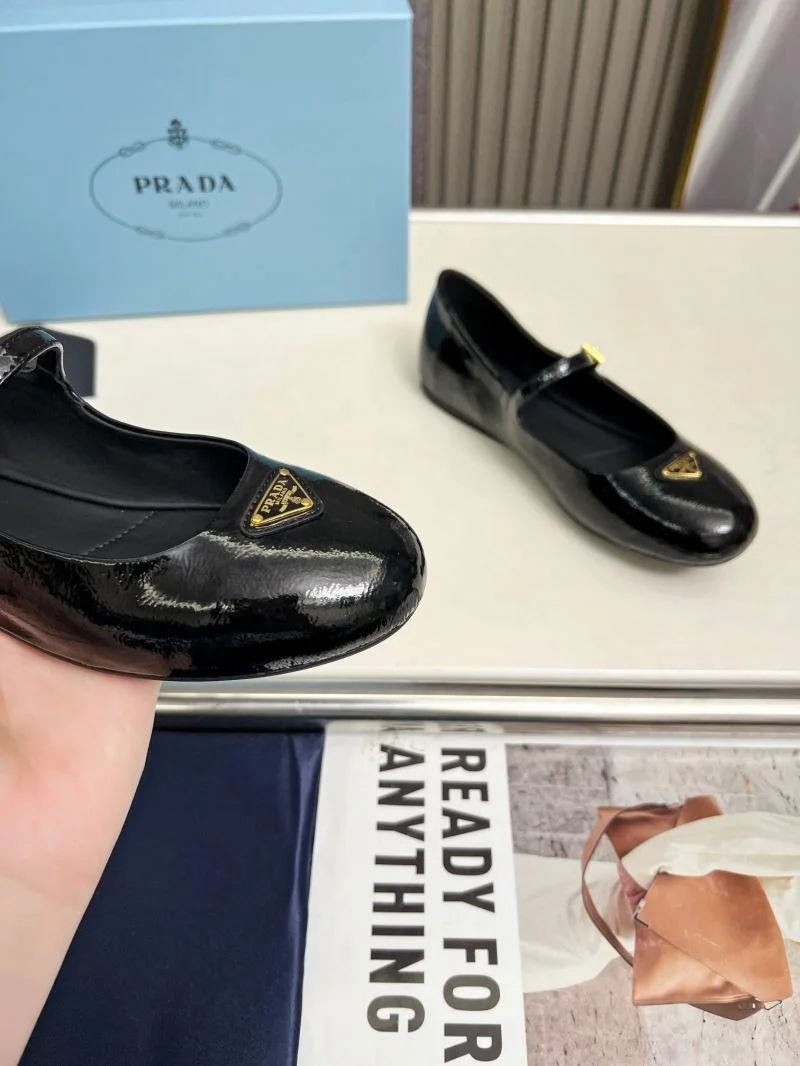 Neat Prada Low Shoes 34775