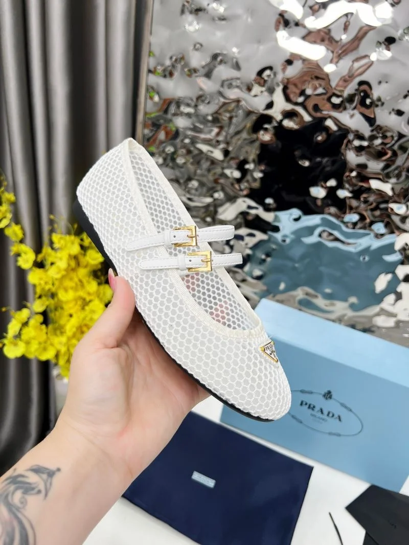 WellDesigned Prada Low Shoes 34771