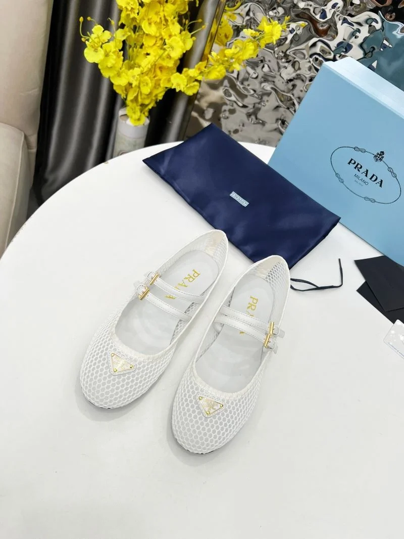 WellDesigned Prada Low Shoes 34771