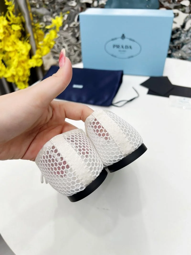 WellDesigned Prada Low Shoes 34771