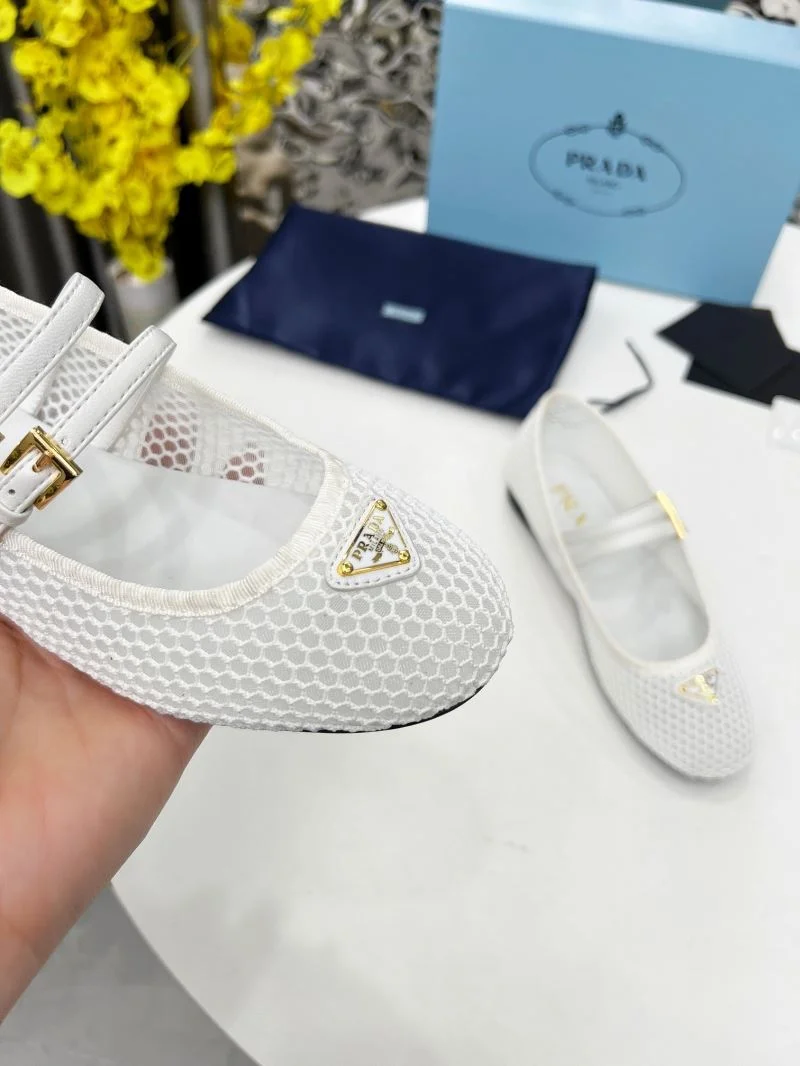 WellDesigned Prada Low Shoes 34771