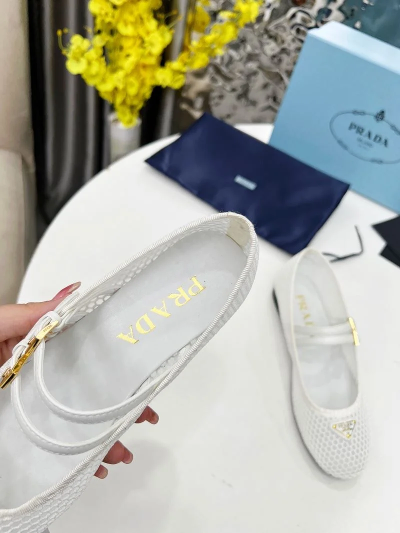 WellDesigned Prada Low Shoes 34771