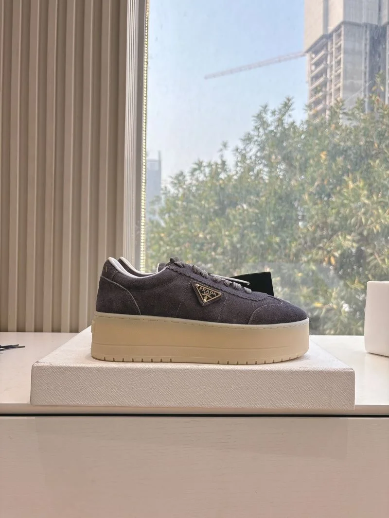 Neat Prada Low Shoes 34768