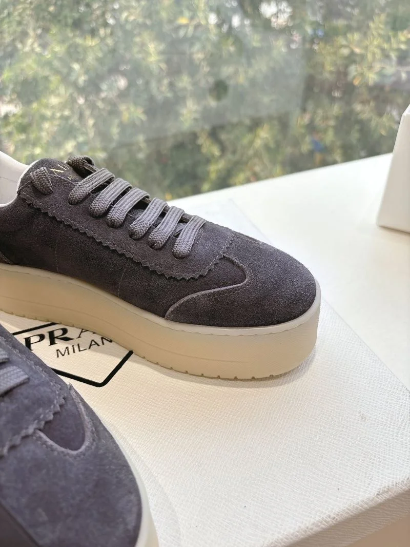 Neat Prada Low Shoes 34768