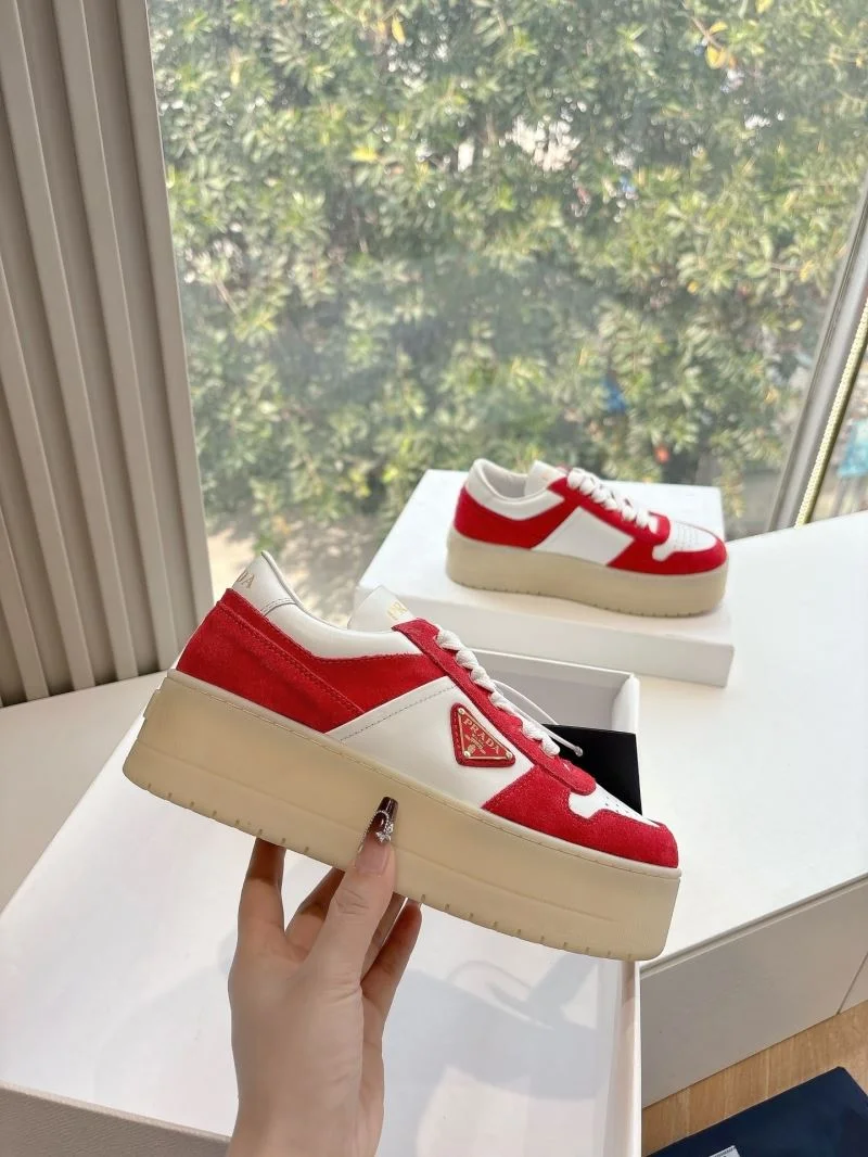 Prada Low Shoes Durable 34747