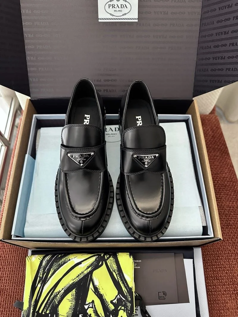 Prada Low Shoes Unisex 33592