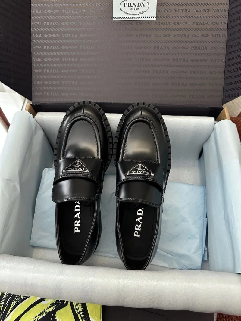 Prada Low Shoes Unisex 33592