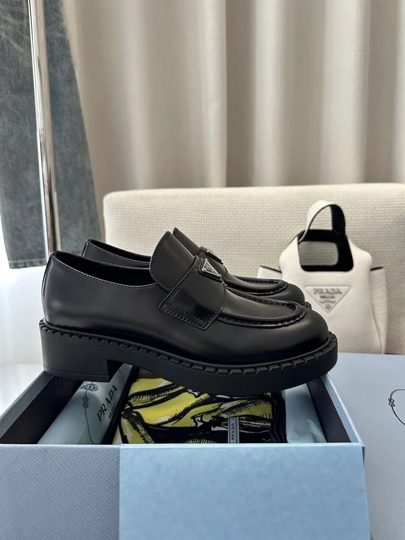 Prada Low Shoes Unisex 33592