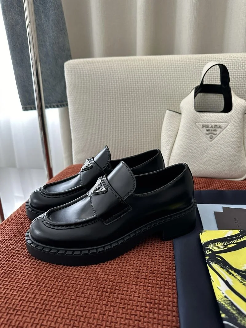 Prada Low Shoes Unisex 33592