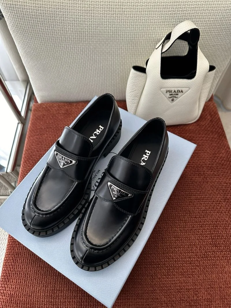 Prada Low Shoes Unisex 33592