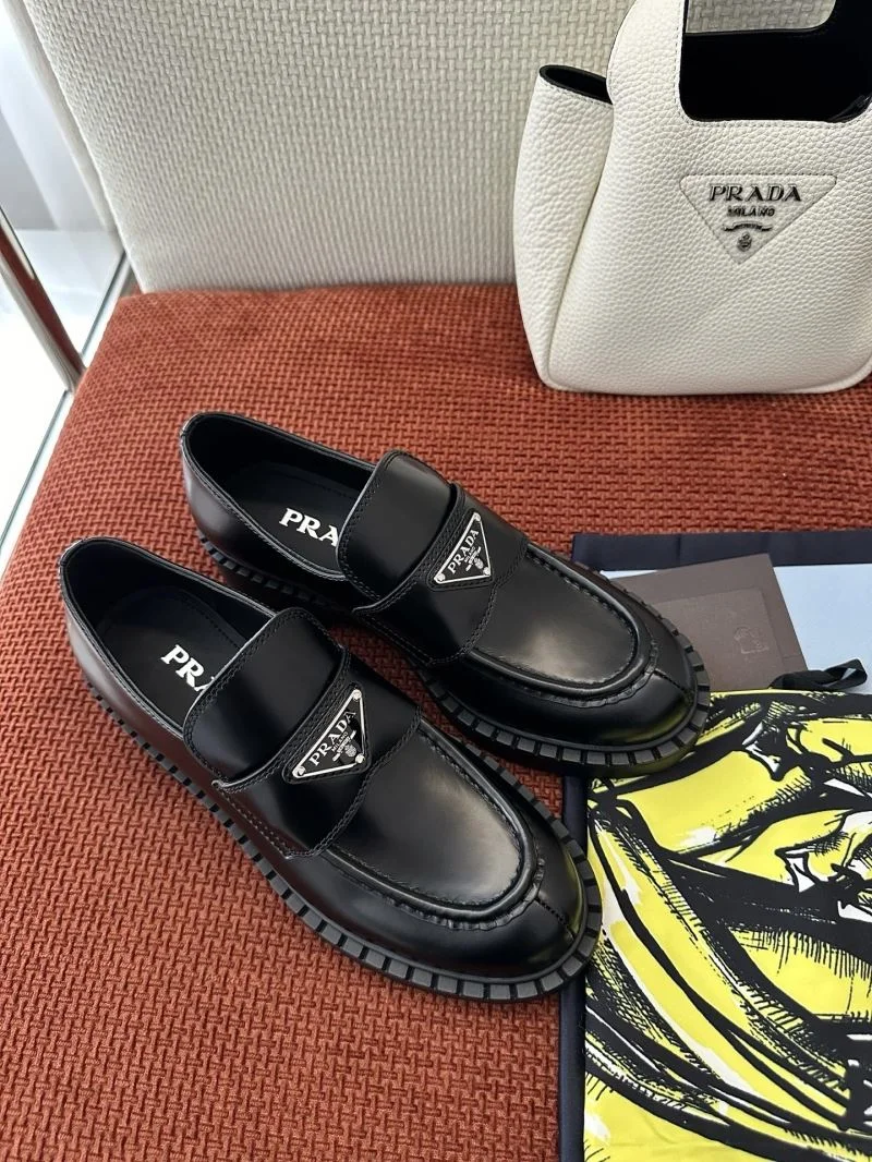 Prada Low Shoes Unisex 33592