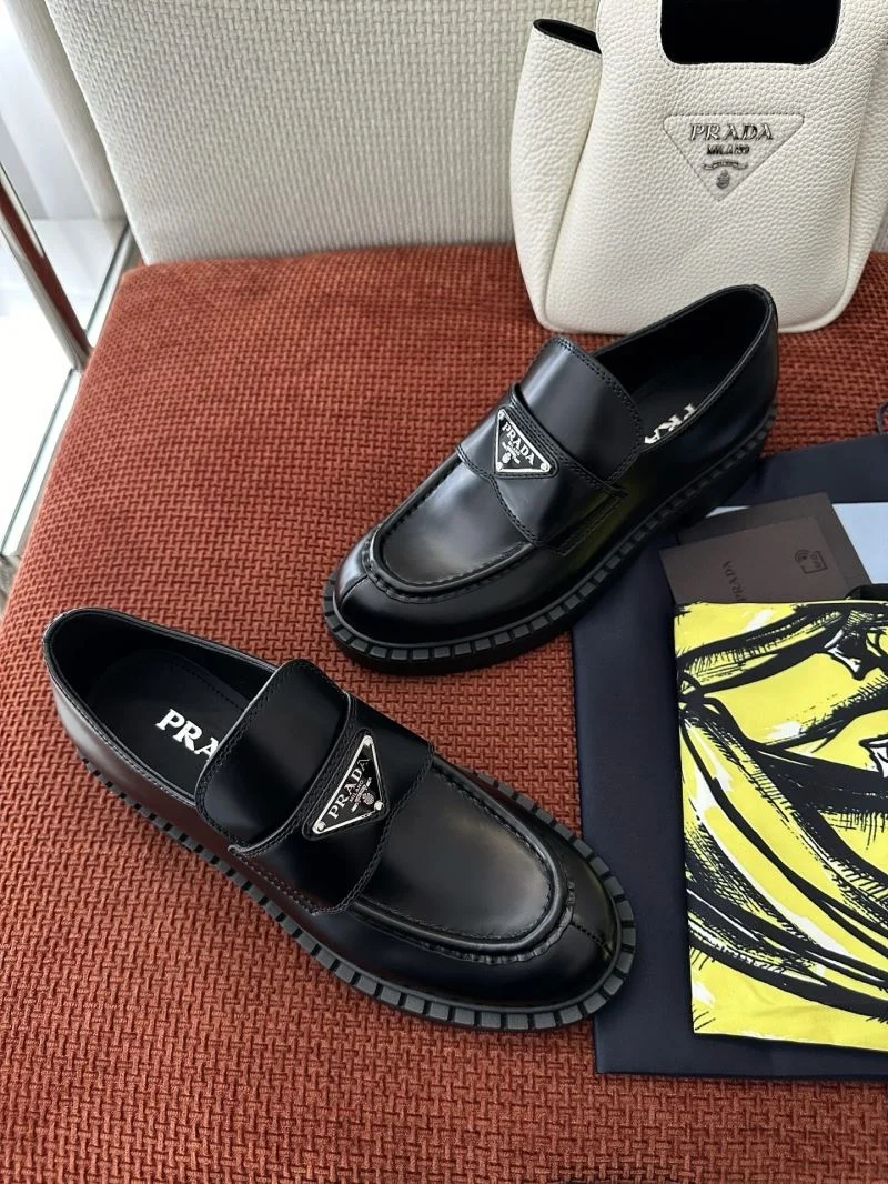 Prada Low Shoes Unisex 33592