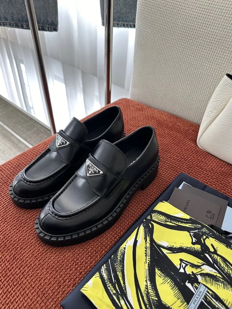 Prada Low Shoes Unisex 33592