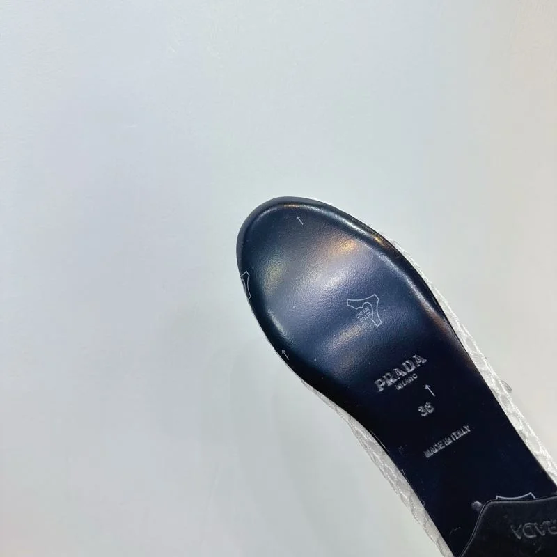 Versatile Prada Low Shoes 34761
