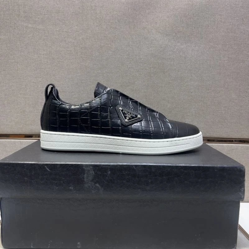 Fashionable Prada Low Shoes 35678