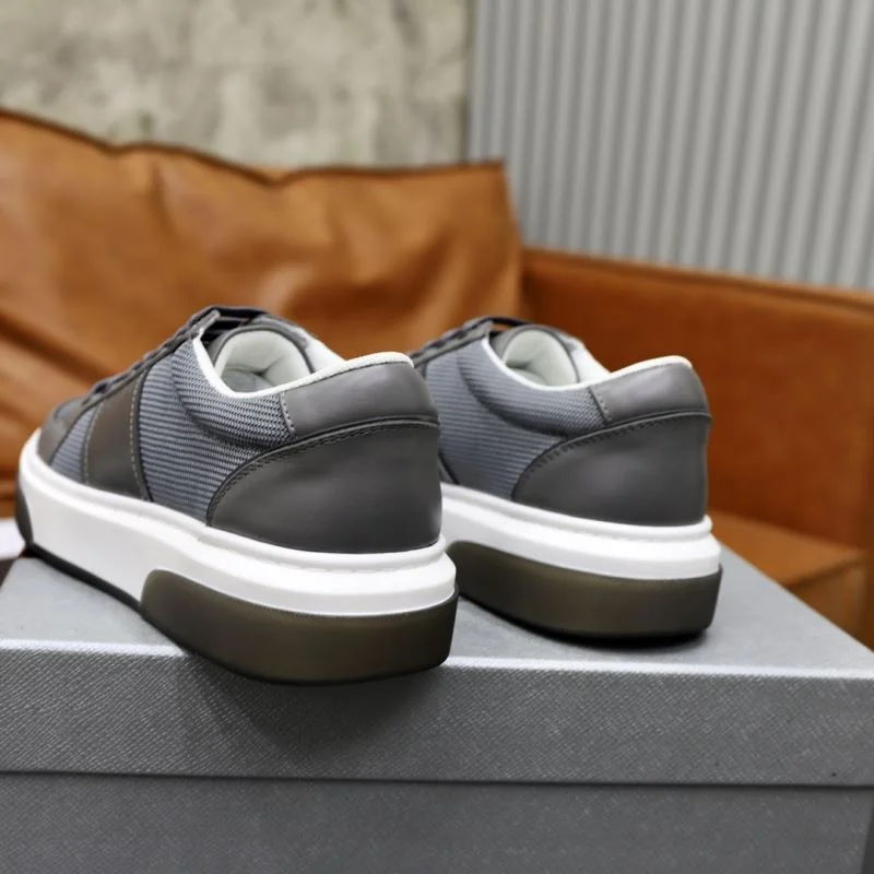 Durable Prada Low Shoes 35666