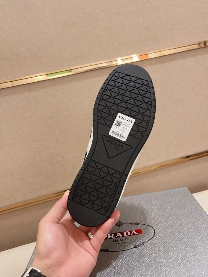 EyeCatching Prada Low Shoes 35650