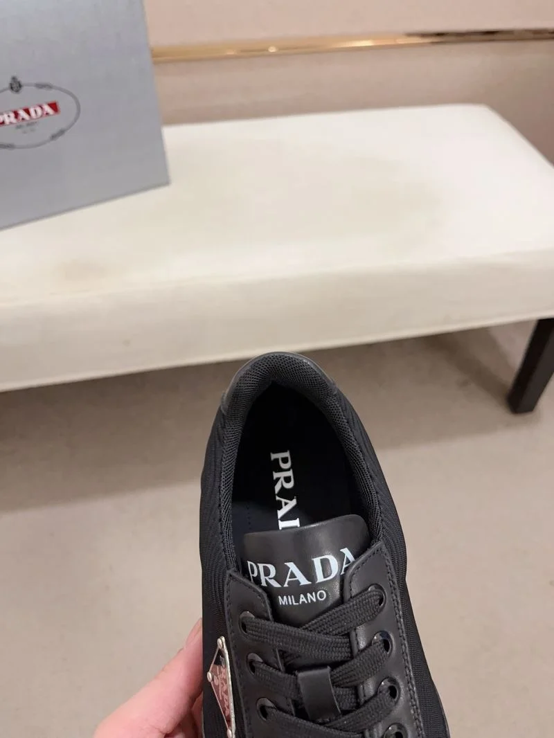 Popular Prada Low Shoes 35658
