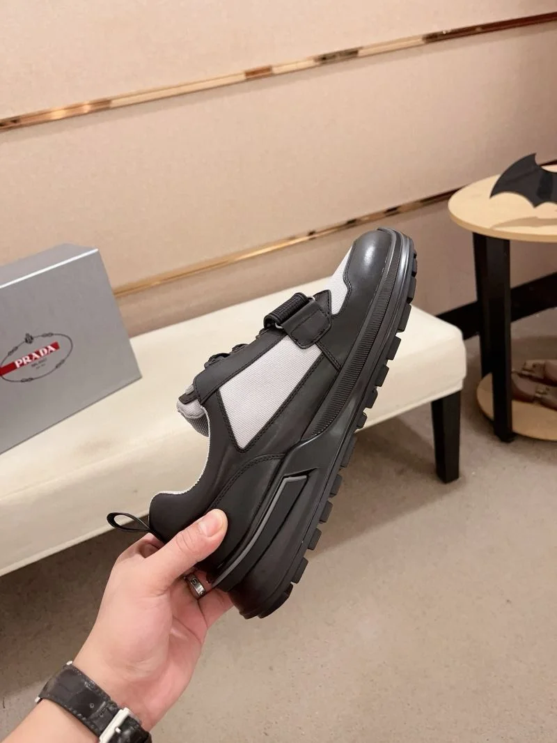 Minimalist Prada Low Shoes 35661