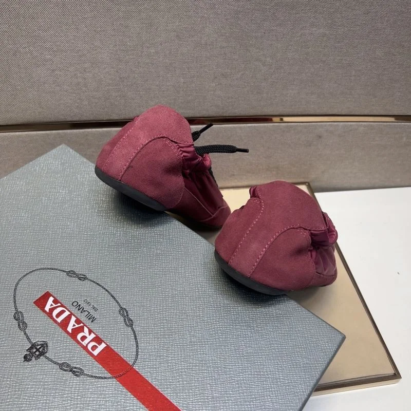 Sophisticated Prada Low Shoes 35627
