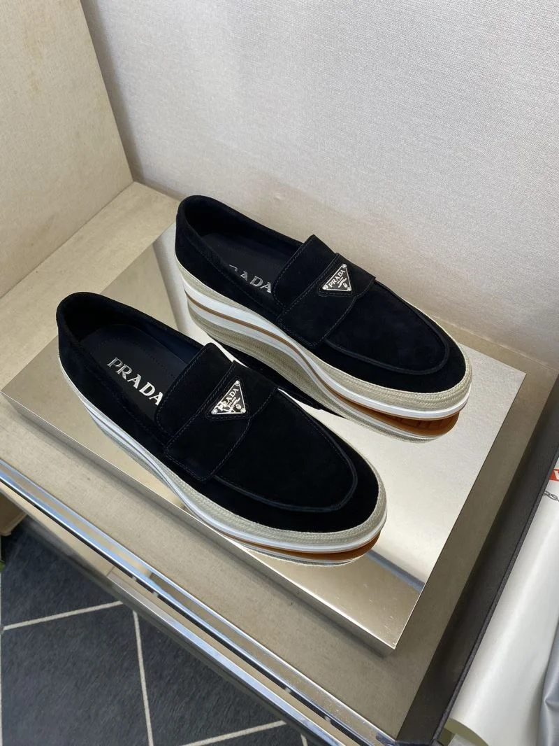 Prada Low Shoes Trendy 35622