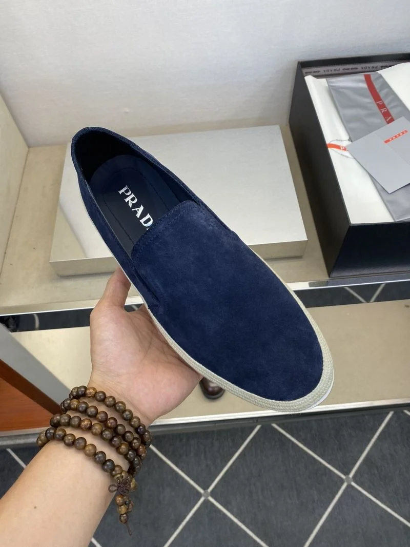 Functional Prada Low Shoes 35621