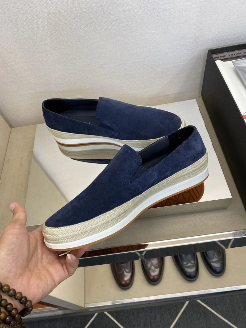 Functional Prada Low Shoes 35621