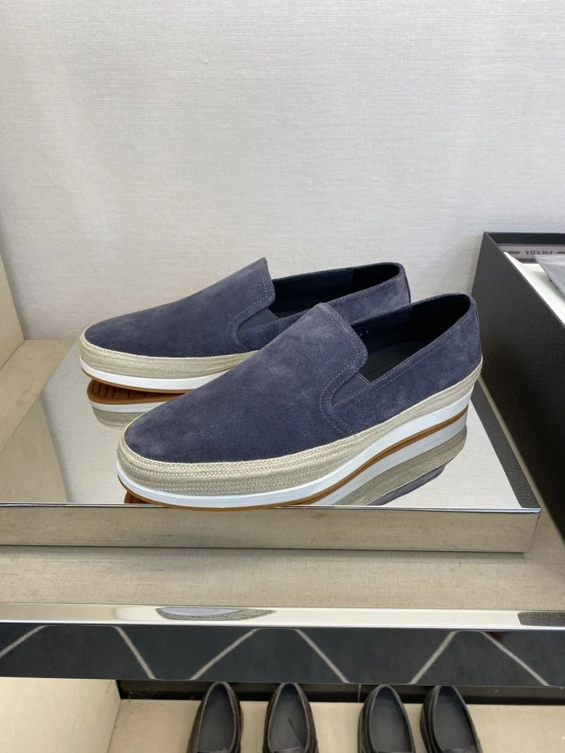 Resilient Prada Low Shoes 35601