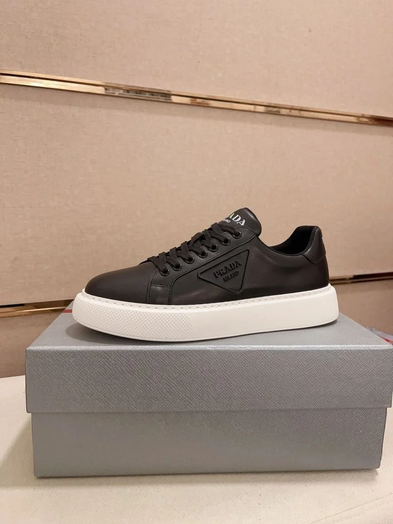 Elegant Prada Low Shoes 35616