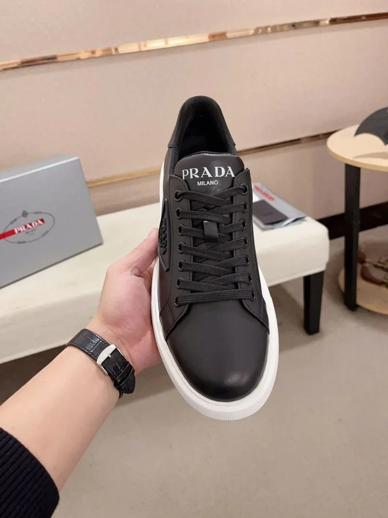 Elegant Prada Low Shoes 35616