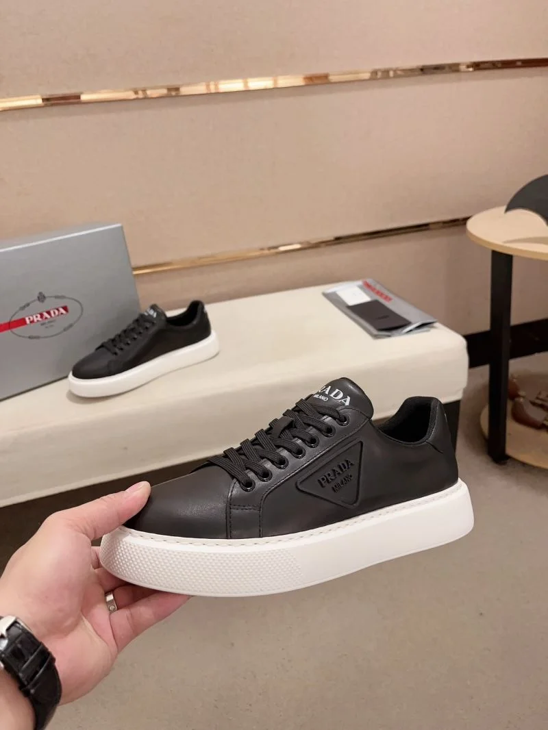Elegant Prada Low Shoes 35616
