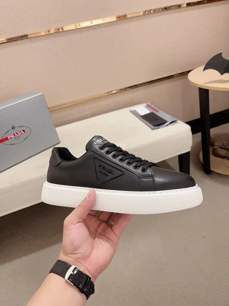 Elegant Prada Low Shoes 35616