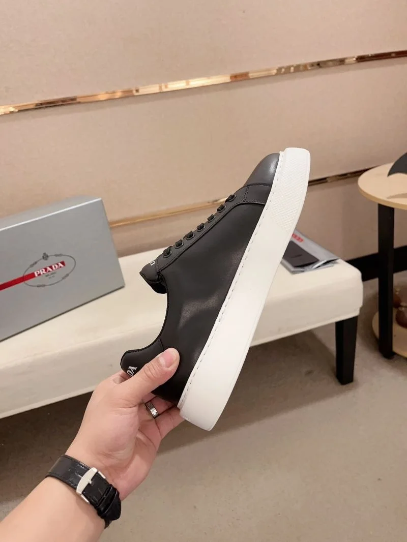 Elegant Prada Low Shoes 35616