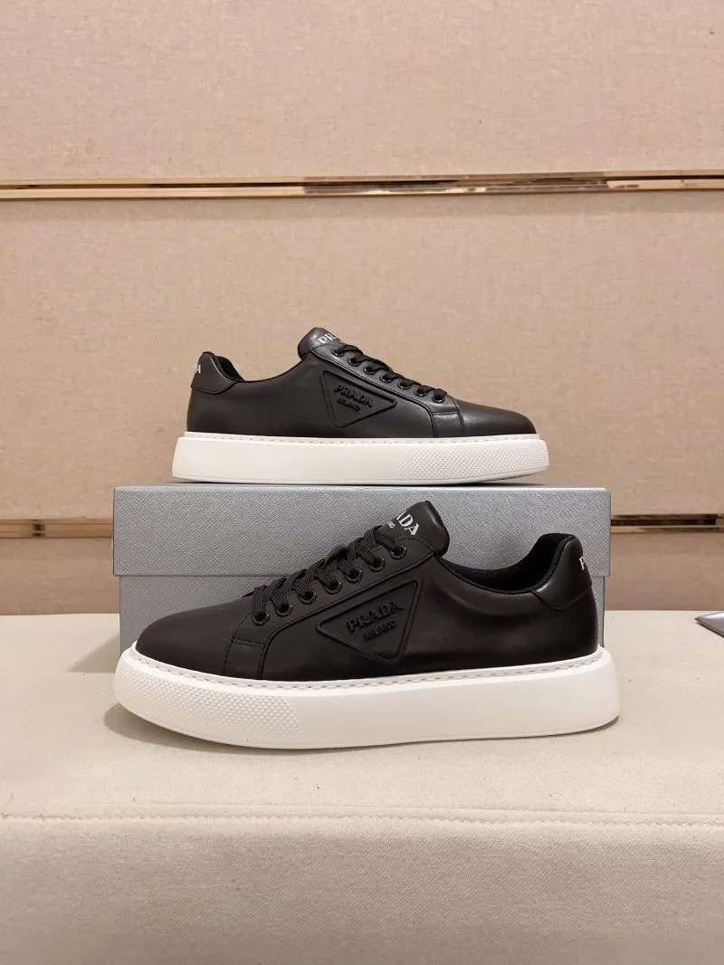 Elegant Prada Low Shoes 35616