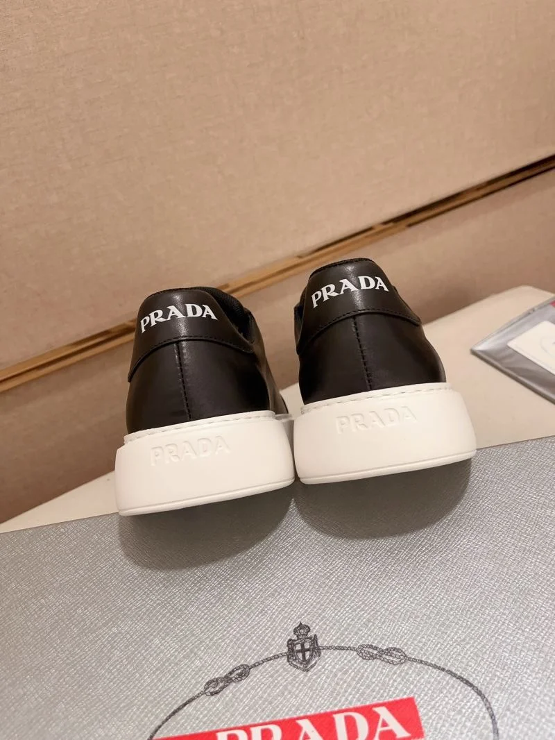 Elegant Prada Low Shoes 35616