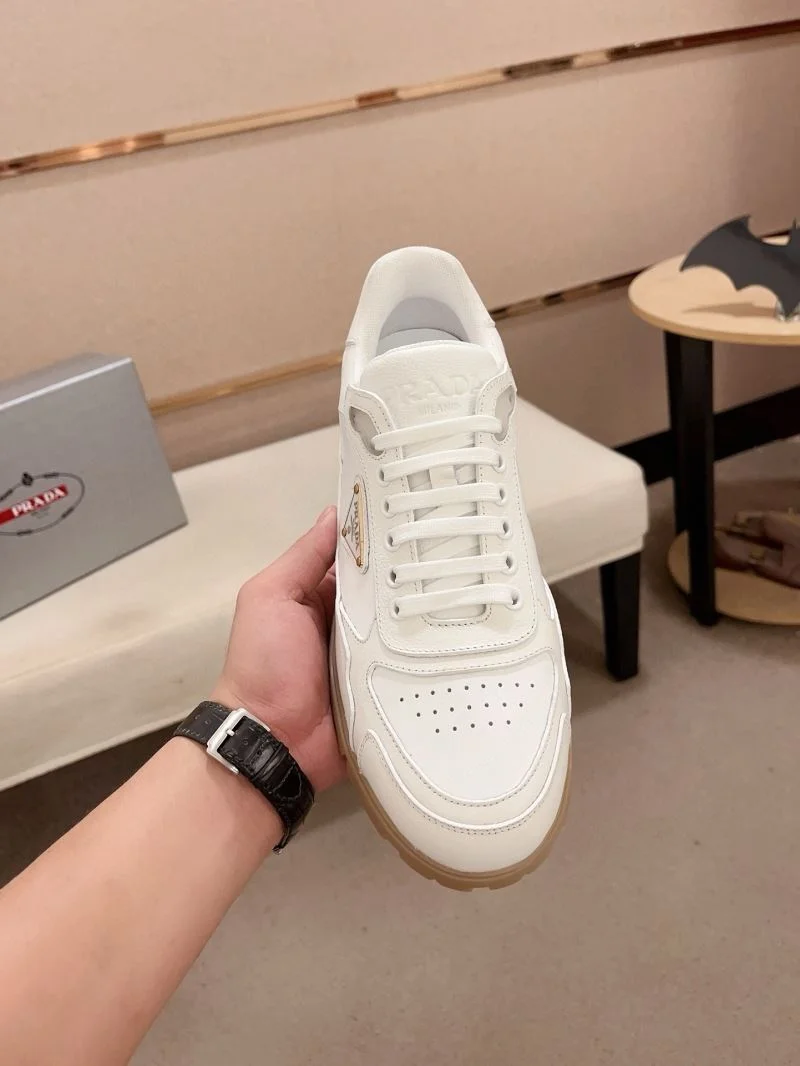 Supportive Prada Low Shoes 35584