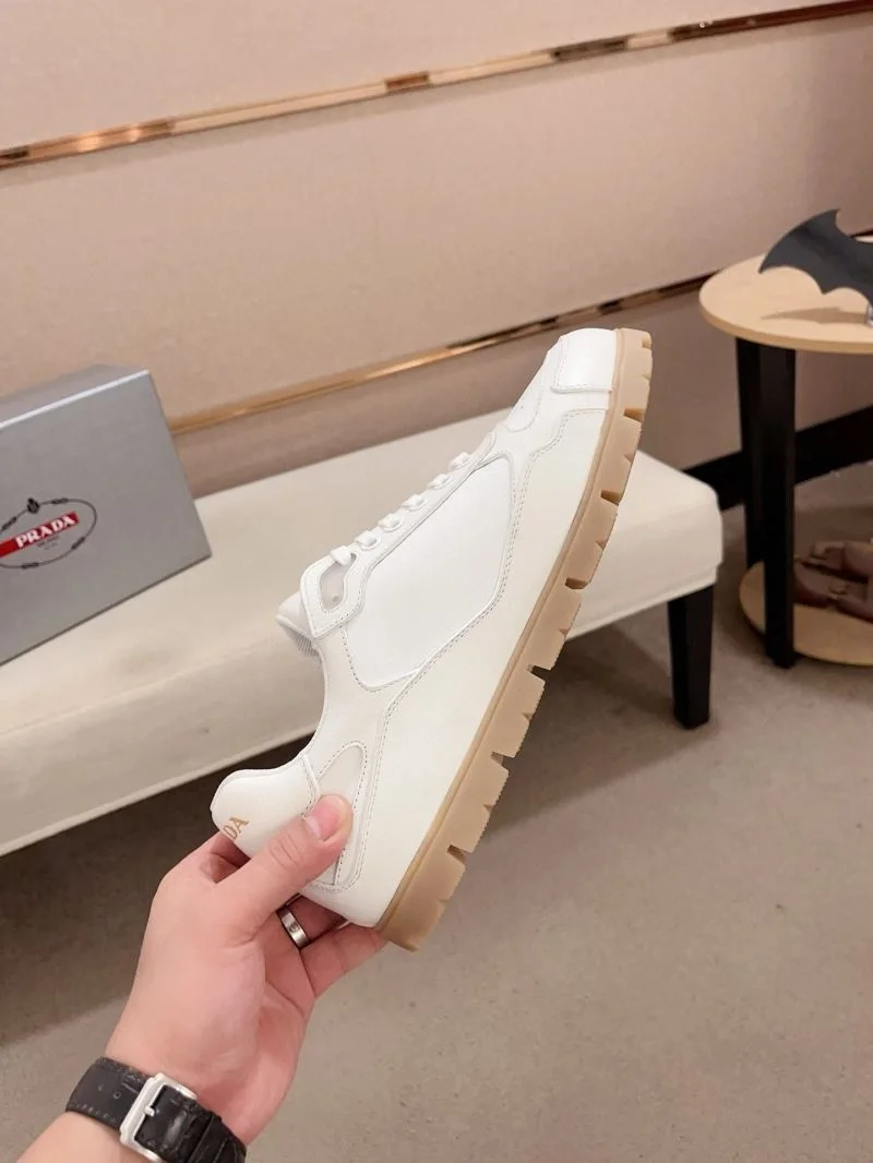 Supportive Prada Low Shoes 35584