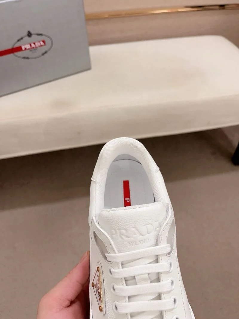 Supportive Prada Low Shoes 35584