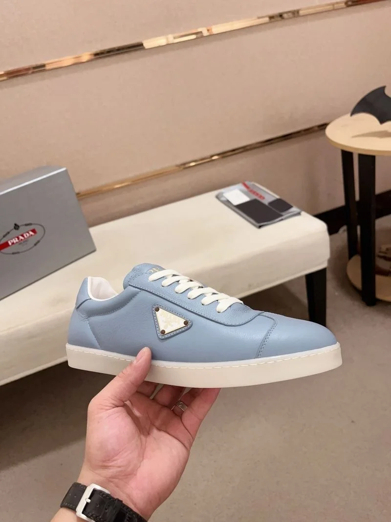 Minimalist Prada Low Shoes 35574