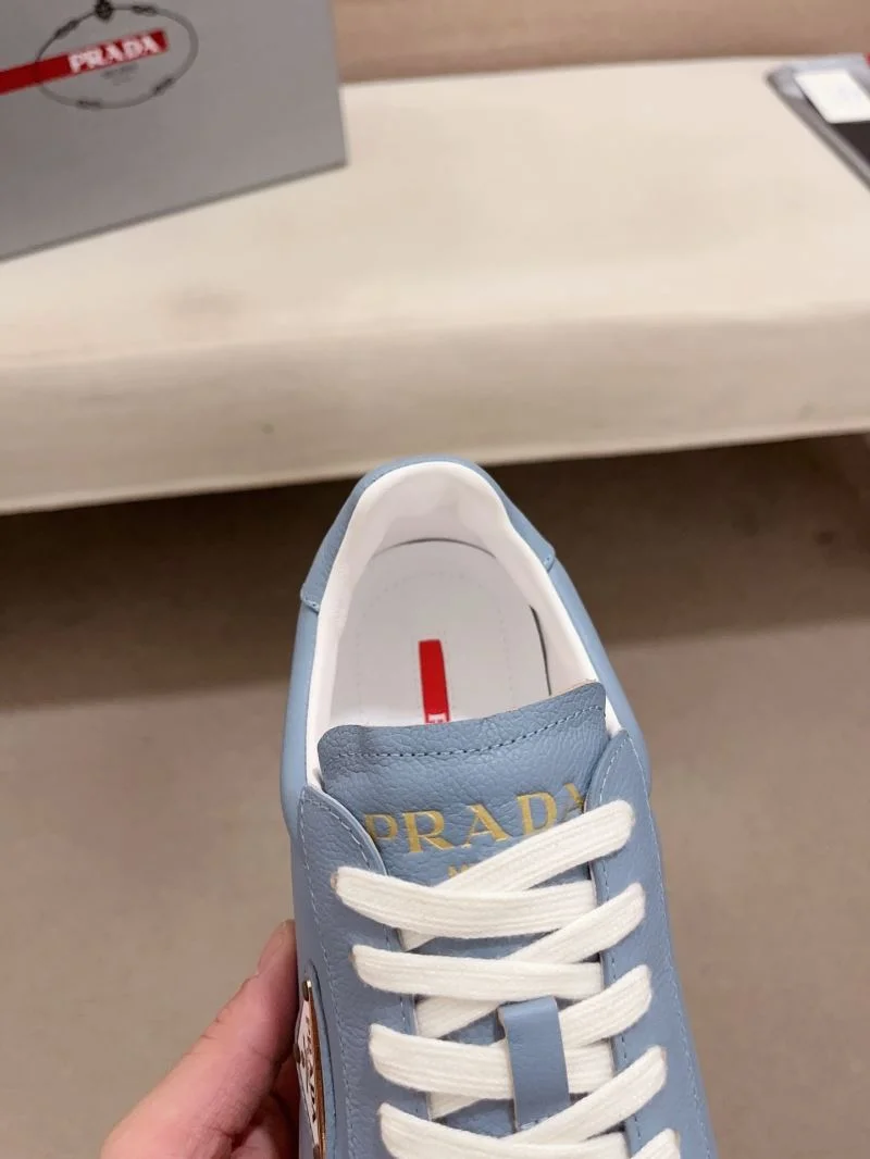 Minimalist Prada Low Shoes 35574