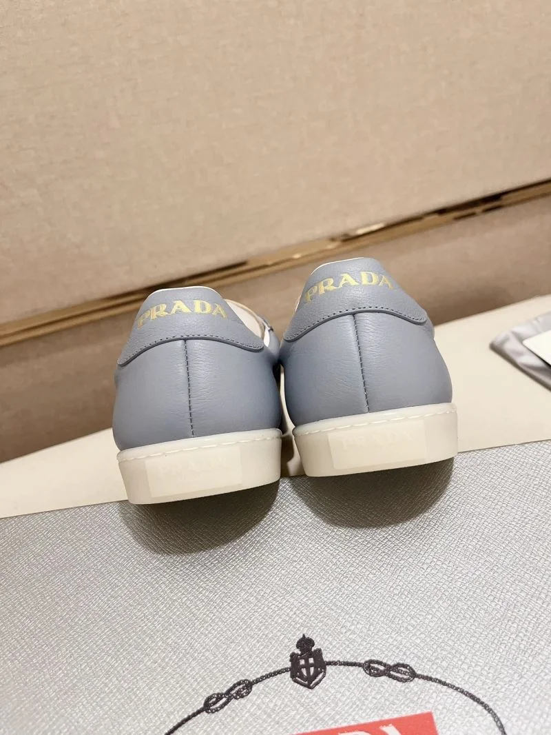 Minimalist Prada Low Shoes 35574